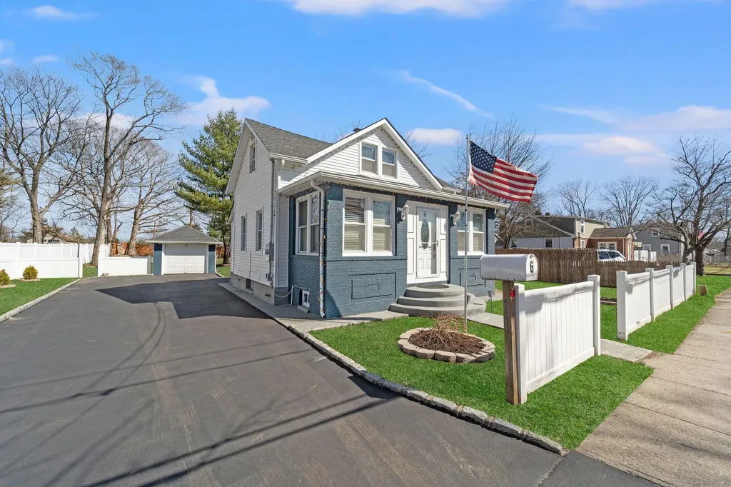 6 Duffy Court Central Islip NY 11722