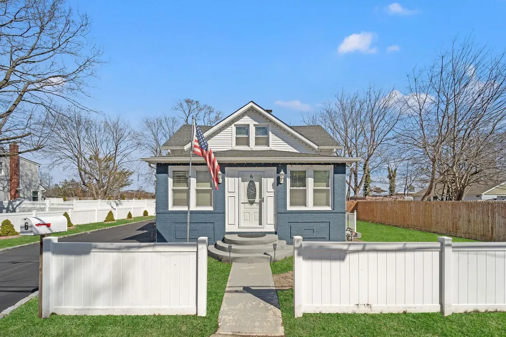 6 Duffy Court Central Islip NY 11722