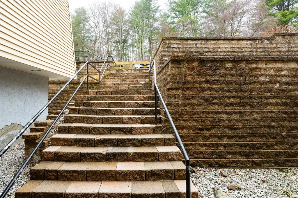 416 Fox Run Lane Carmel NY 10512
