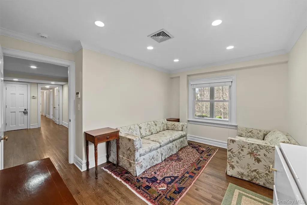 52 Oakledge Road Bronxville NY 10708