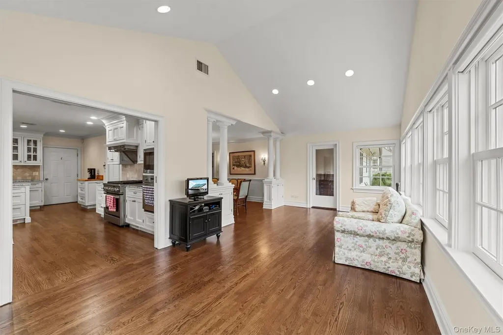 52 Oakledge Road Bronxville NY 10708