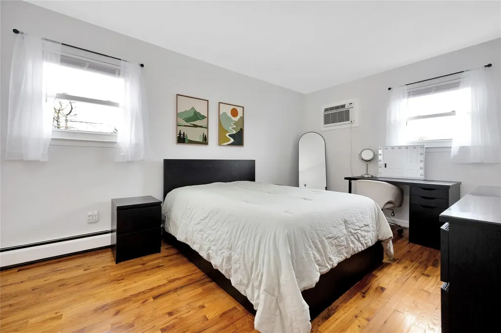 4 Brooktree Circle Lindenhurst NY 11757