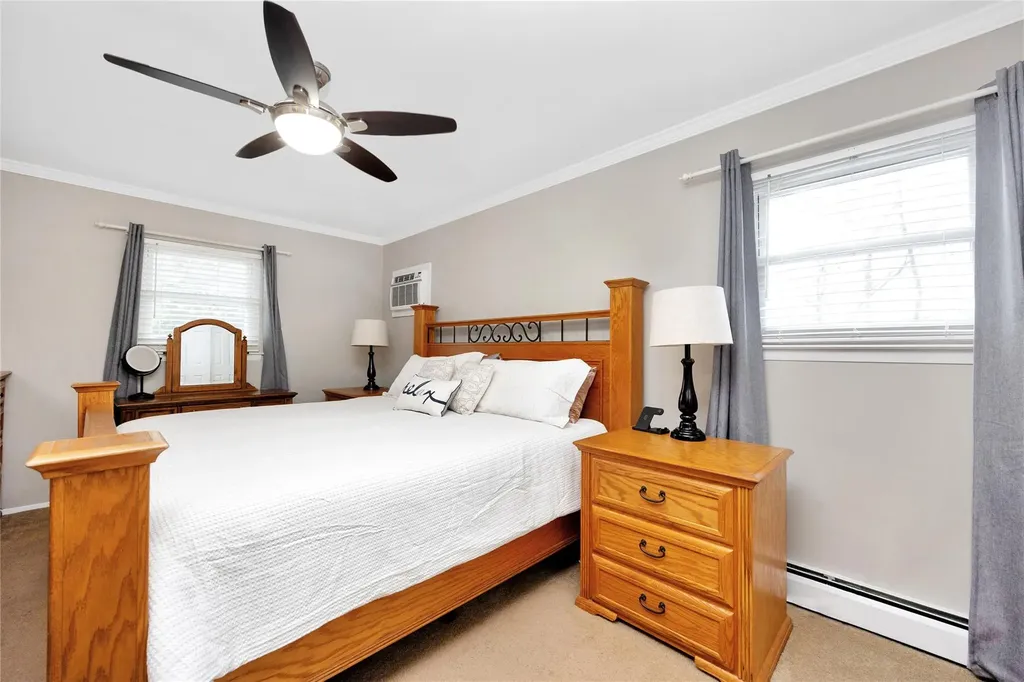 4 Brooktree Circle Lindenhurst NY 11757