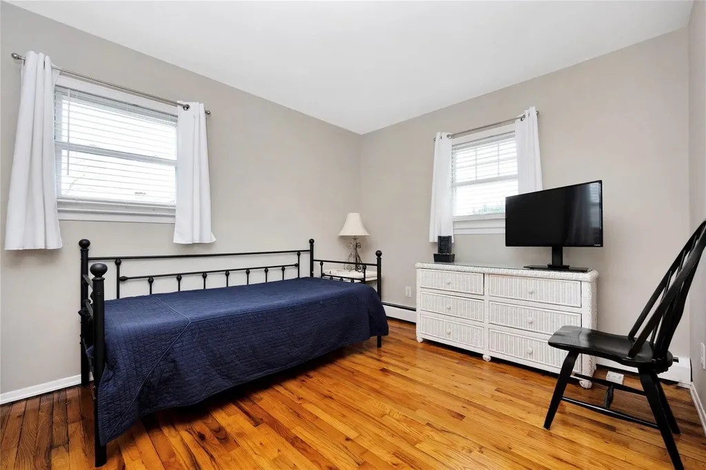 4 Brooktree Circle Lindenhurst NY 11757