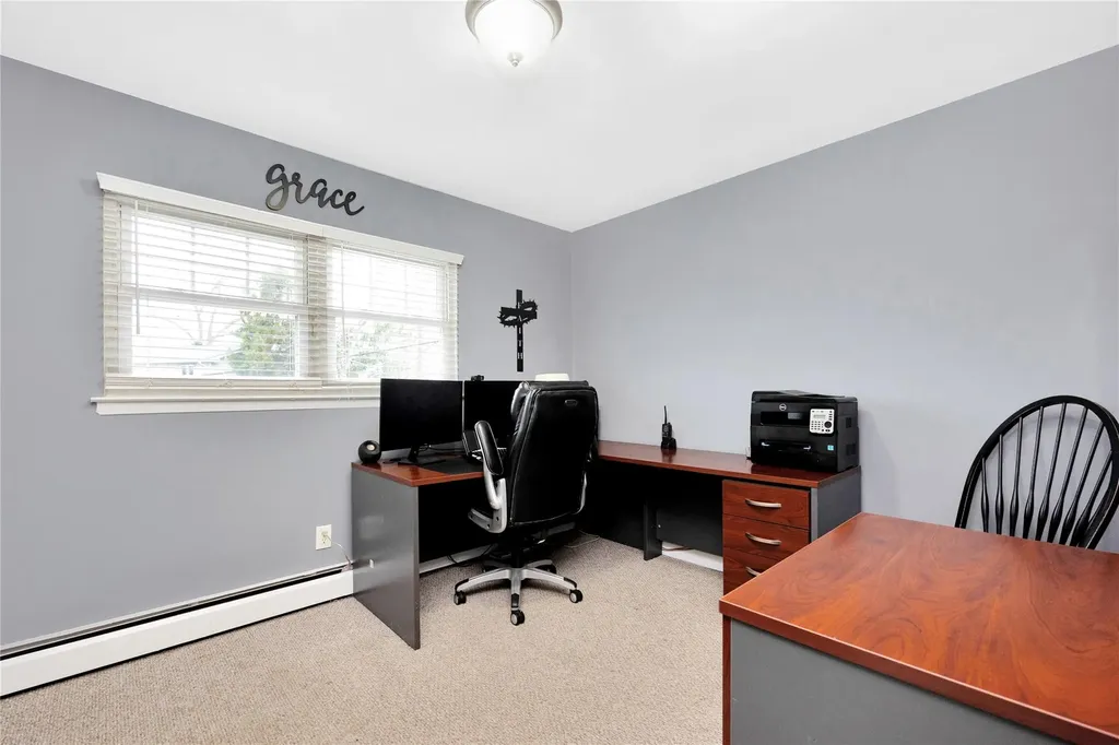 4 Brooktree Circle Lindenhurst NY 11757