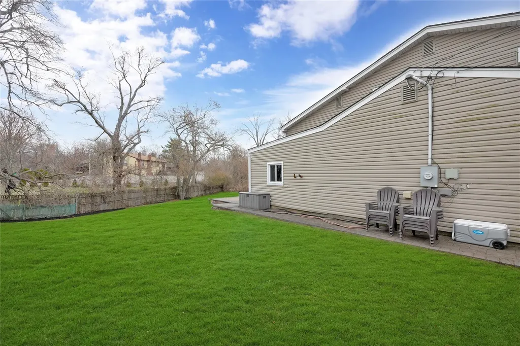 4 Brooktree Circle Lindenhurst NY 11757