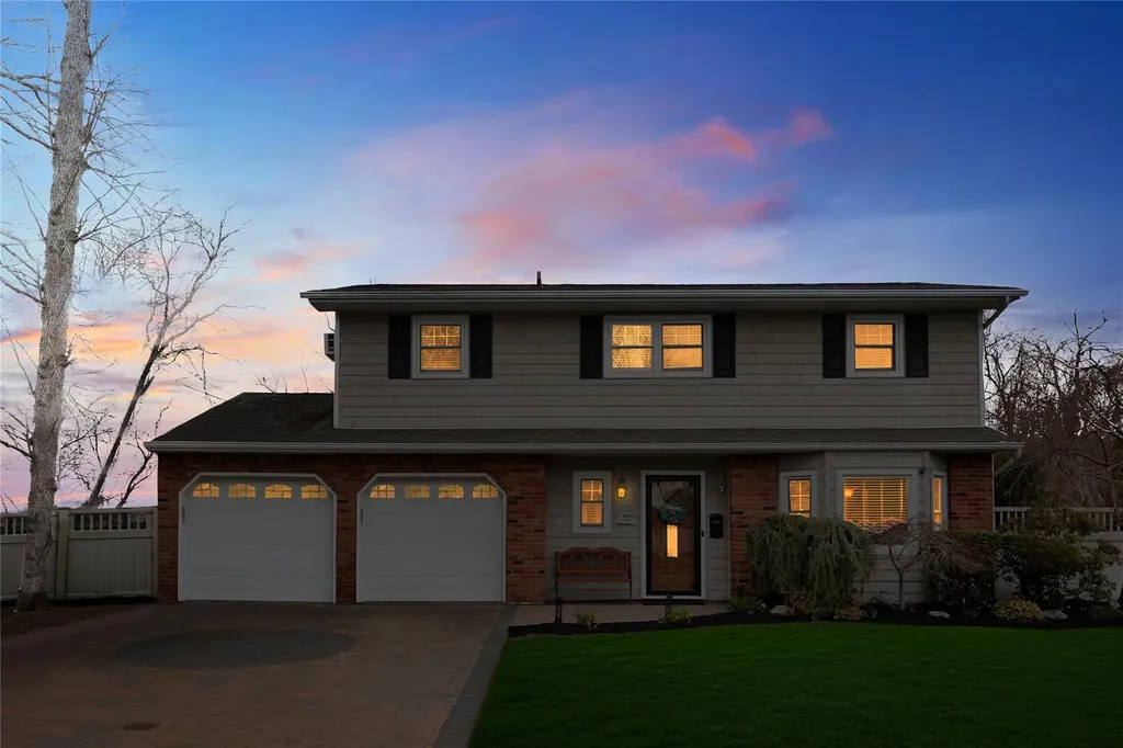 4 Brooktree Circle Lindenhurst NY 11757