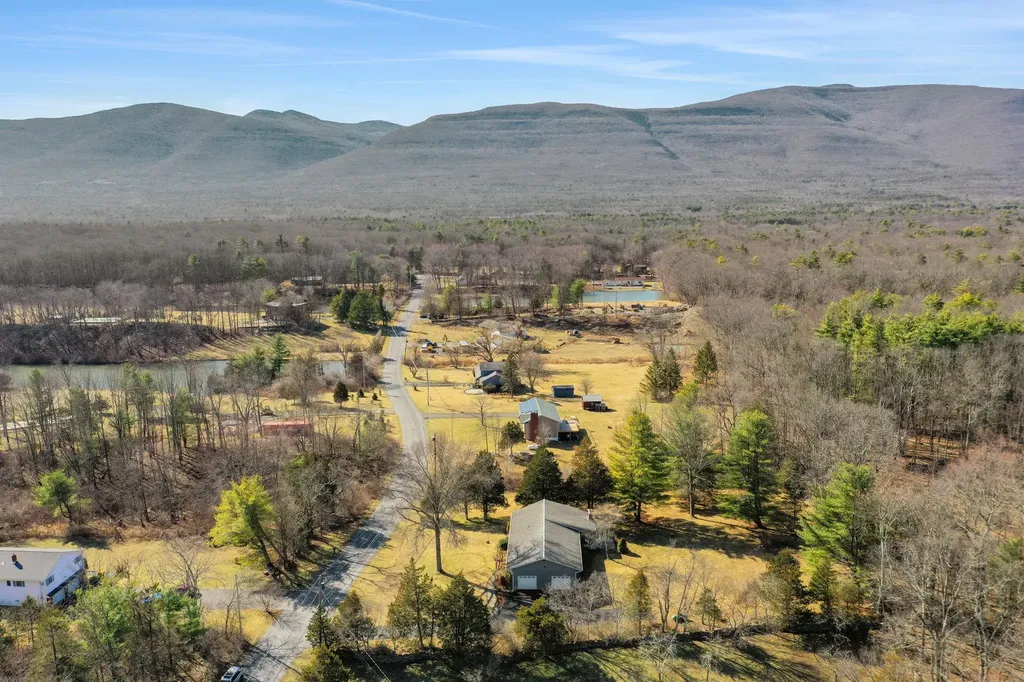 24 Rivka Road Saugerties NY 12477