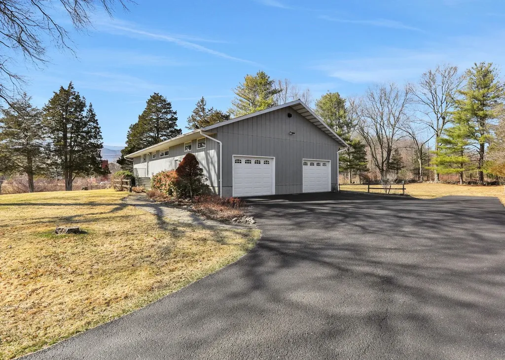 24 Rivka Road Saugerties NY 12477