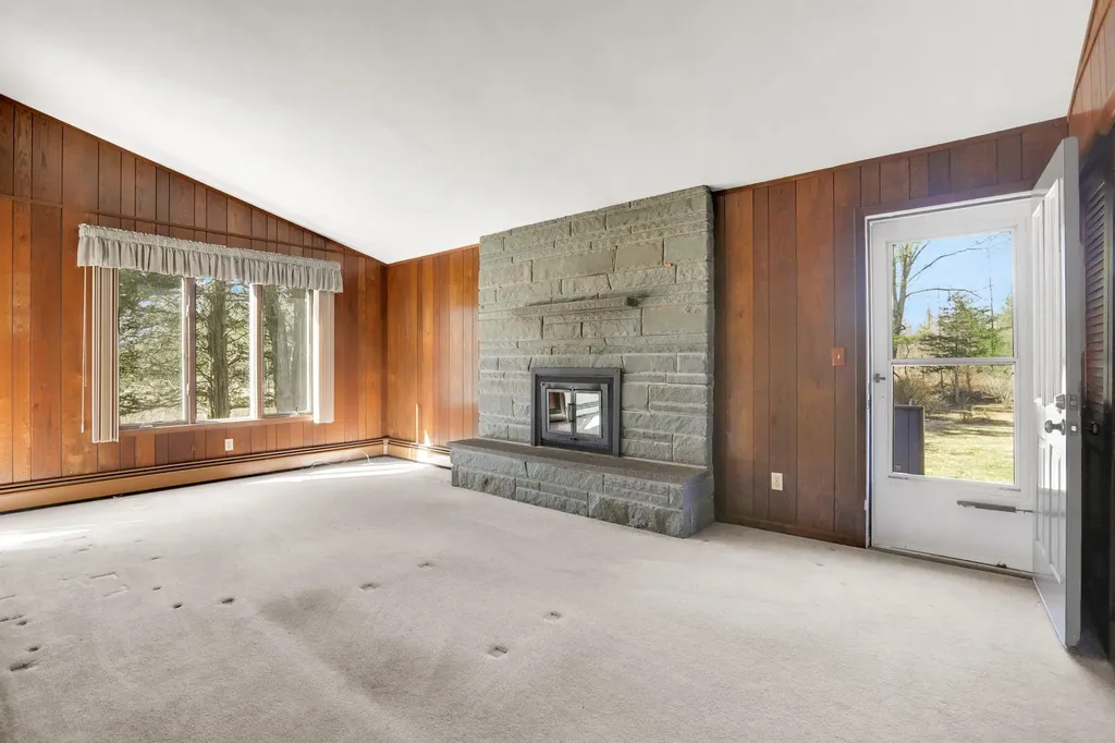 24 Rivka Road Saugerties NY 12477
