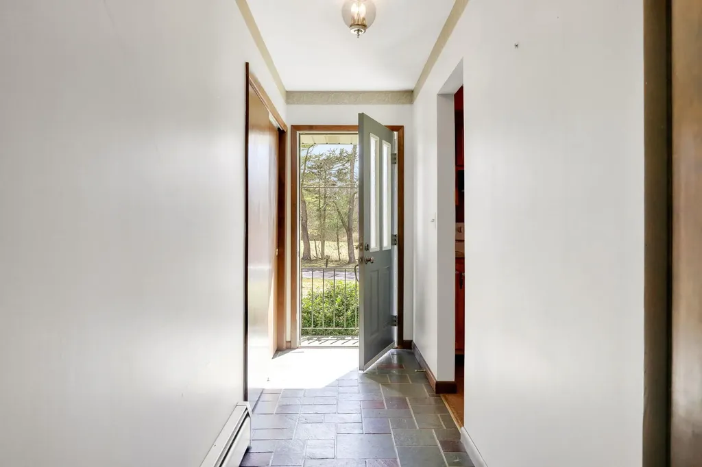 24 Rivka Road Saugerties NY 12477