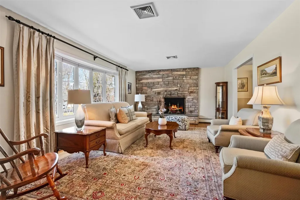 22 Round Hill Road Poughkeepsie NY 12603