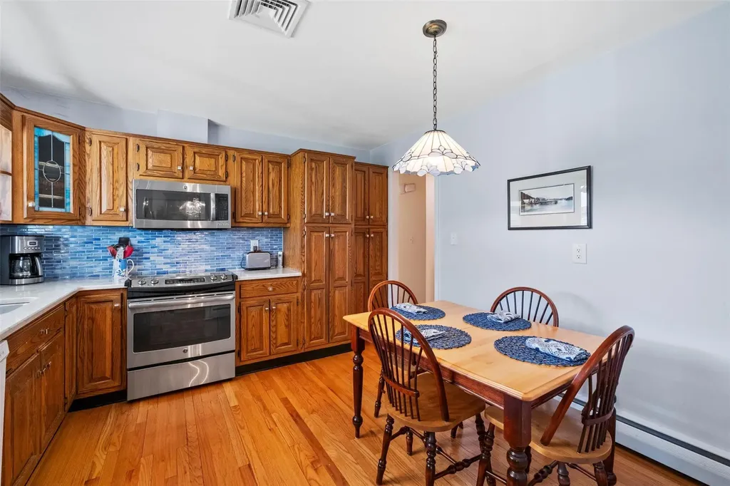 22 Round Hill Road Poughkeepsie NY 12603
