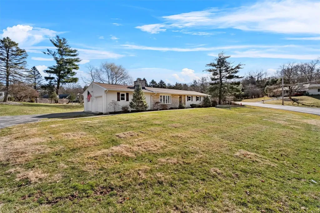 22 Round Hill Road Poughkeepsie NY 12603