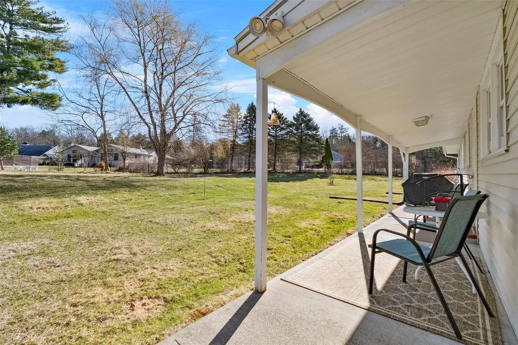 22 Round Hill Road Poughkeepsie NY 12603
