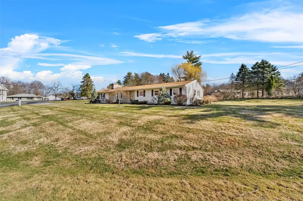 22 Round Hill Road Poughkeepsie NY 12603