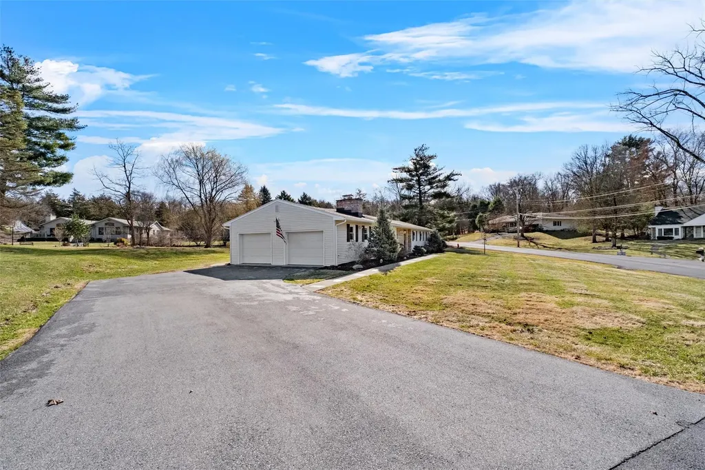 22 Round Hill Road Poughkeepsie NY 12603