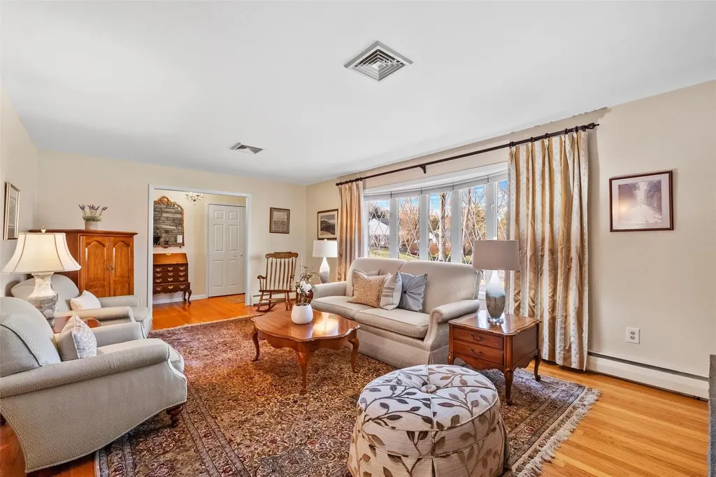 22 Round Hill Road Poughkeepsie NY 12603