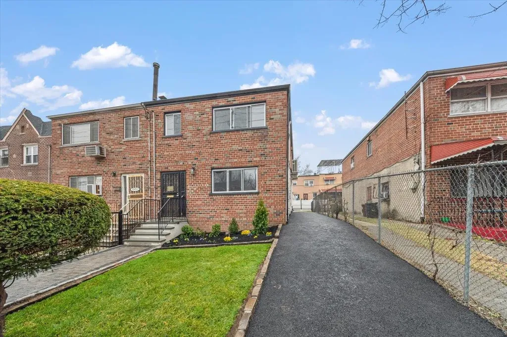 1040 E 233rd Street Bronx NY 10466