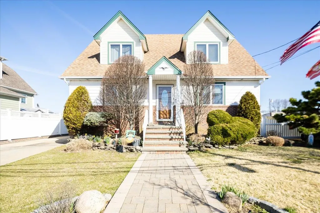 92 Hampton Place Freeport NY 11520