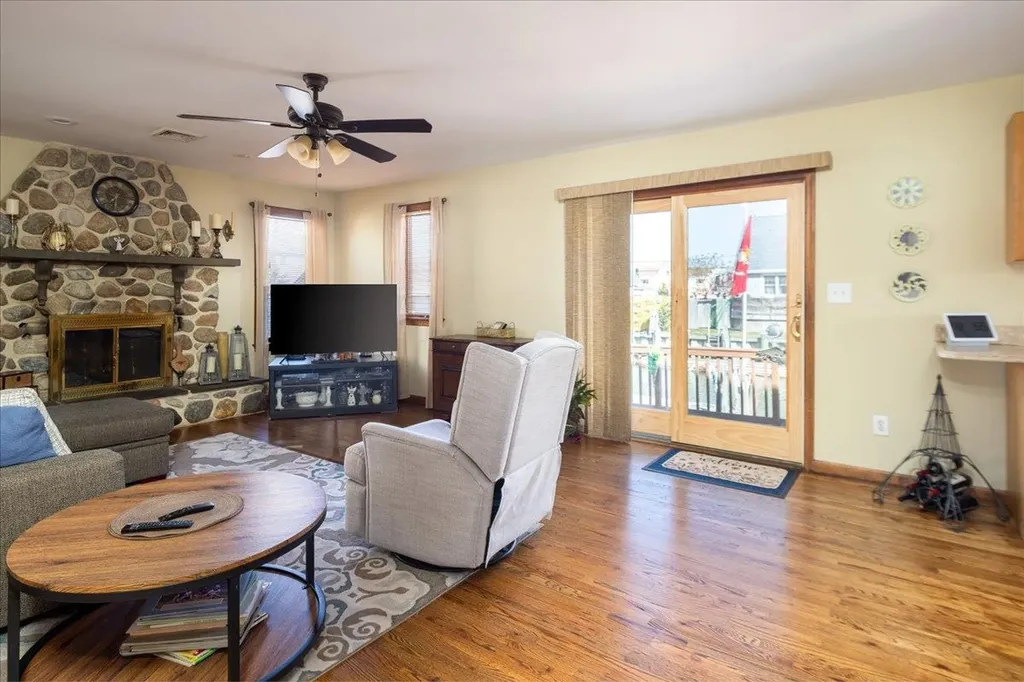 92 Hampton Place Freeport NY 11520