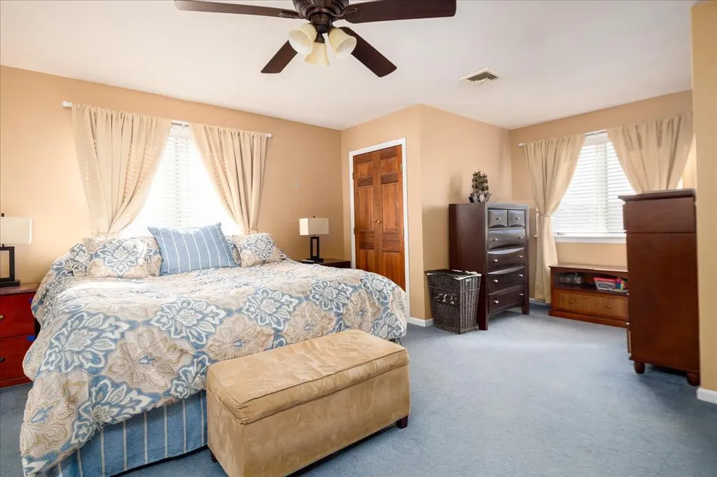 92 Hampton Place Freeport NY 11520