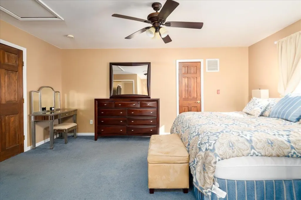 92 Hampton Place Freeport NY 11520