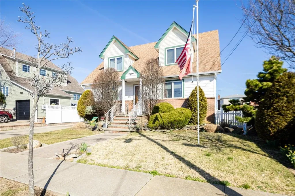 92 Hampton Place Freeport NY 11520