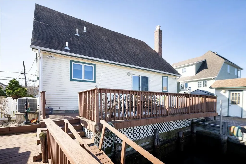 92 Hampton Place Freeport NY 11520