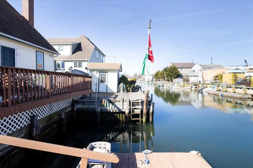 92 Hampton Place Freeport NY 11520