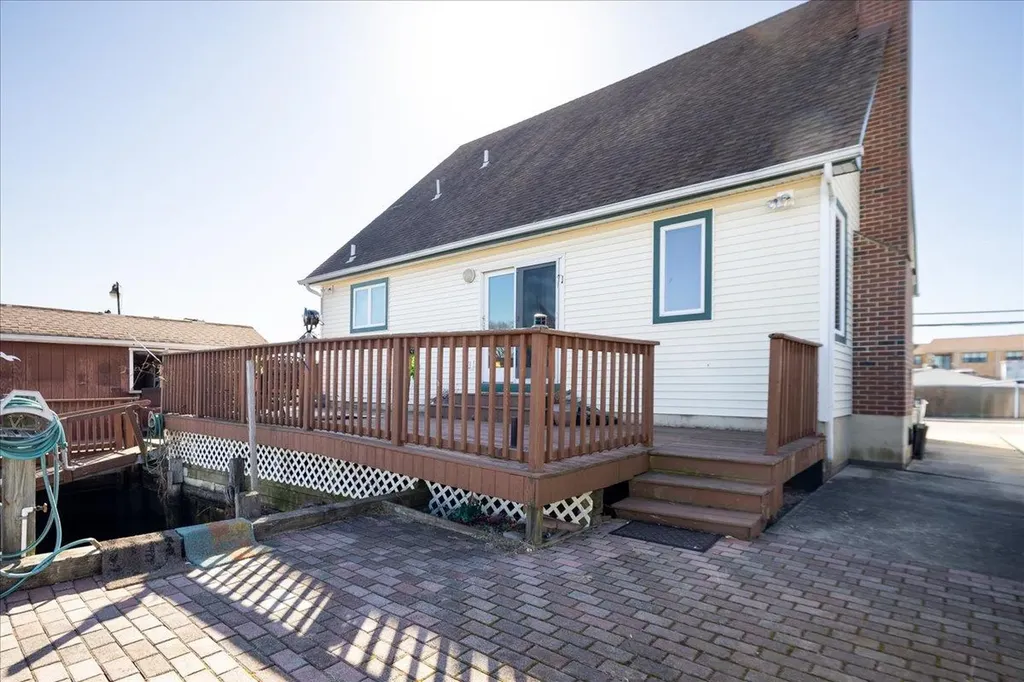 92 Hampton Place Freeport NY 11520