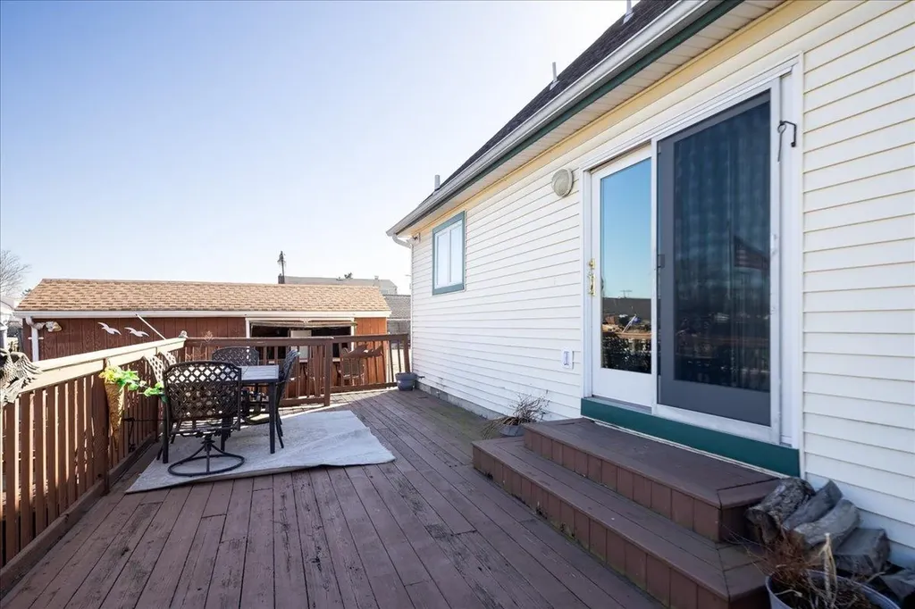 92 Hampton Place Freeport NY 11520