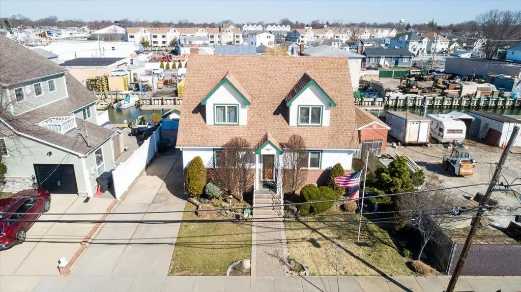 92 Hampton Place Freeport NY 11520