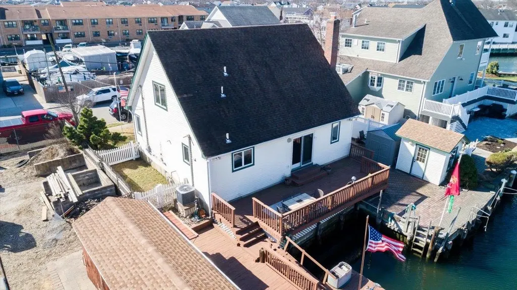 92 Hampton Place Freeport NY 11520