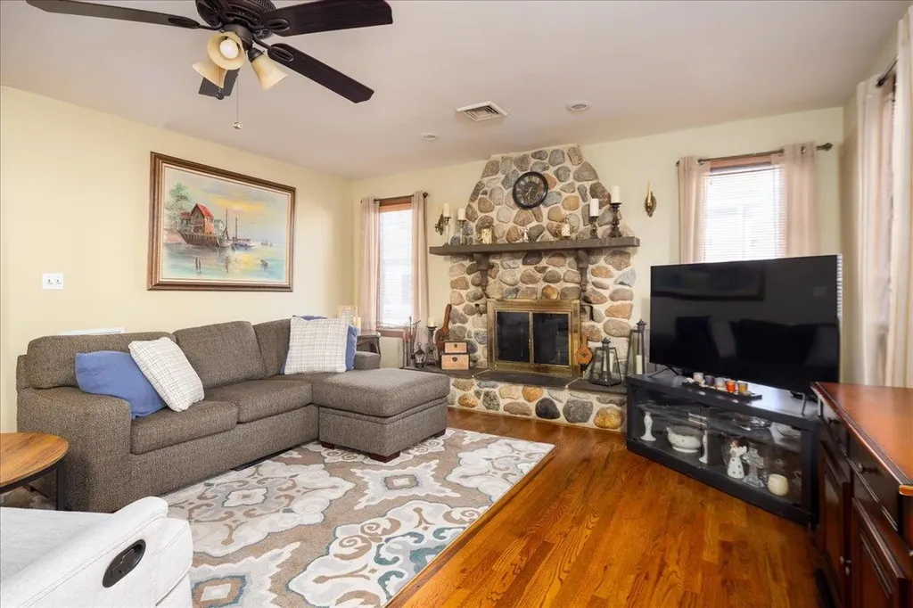 92 Hampton Place Freeport NY 11520