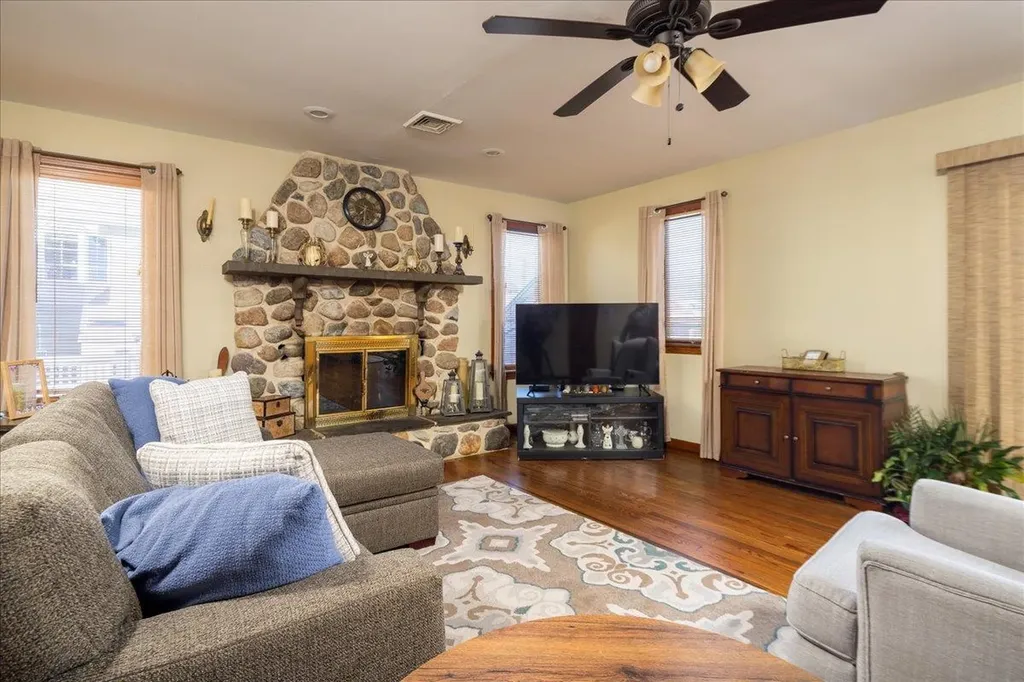 92 Hampton Place Freeport NY 11520