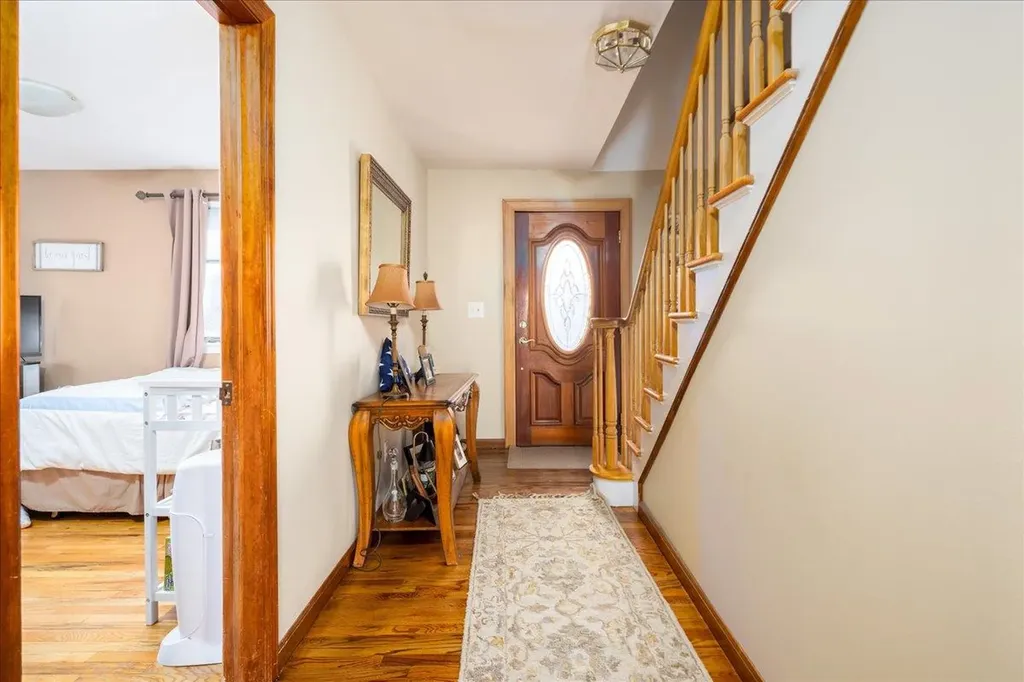92 Hampton Place Freeport NY 11520