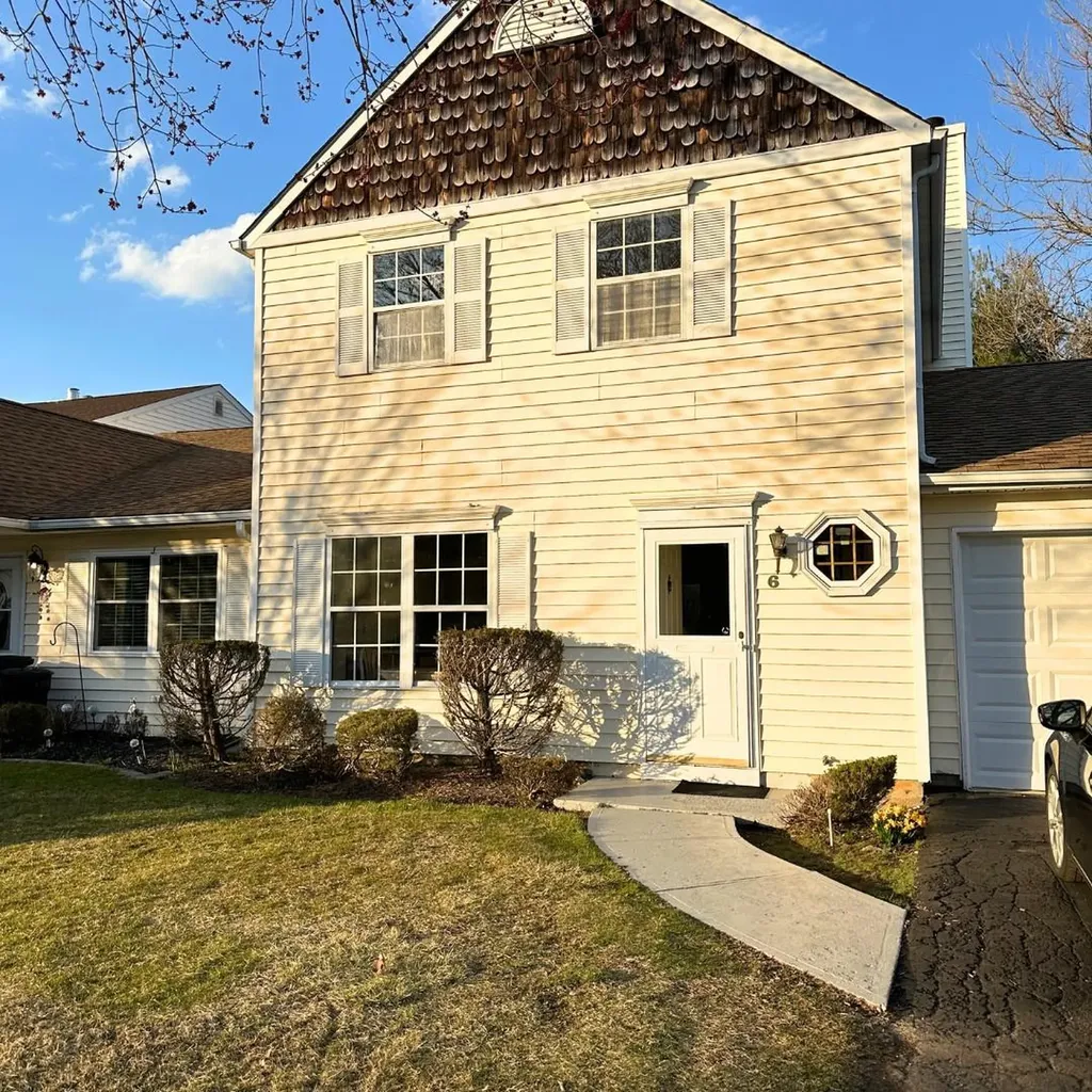6 Doe Path Coram NY 11727