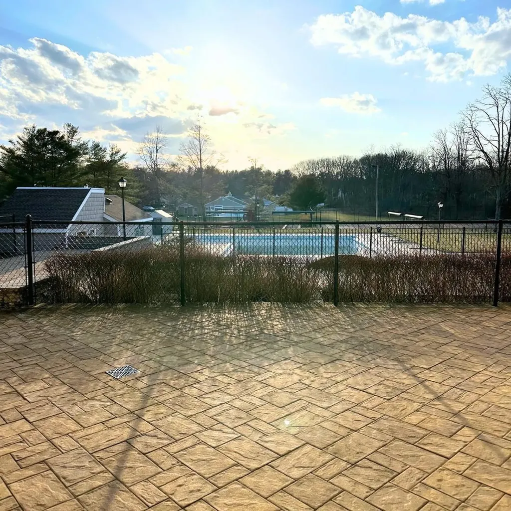 6 Doe Path Coram NY 11727