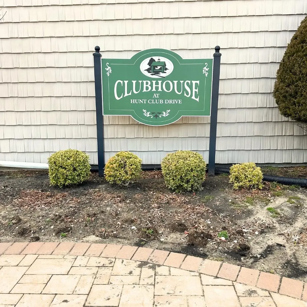 6 Doe Path Coram NY 11727