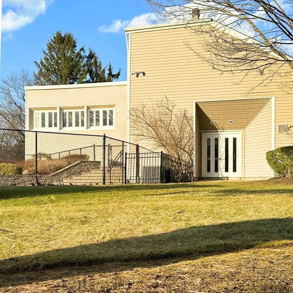 6 Doe Path Coram NY 11727