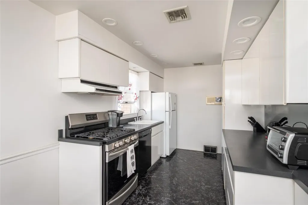 1 Glenda Drive West Babylon NY 11704