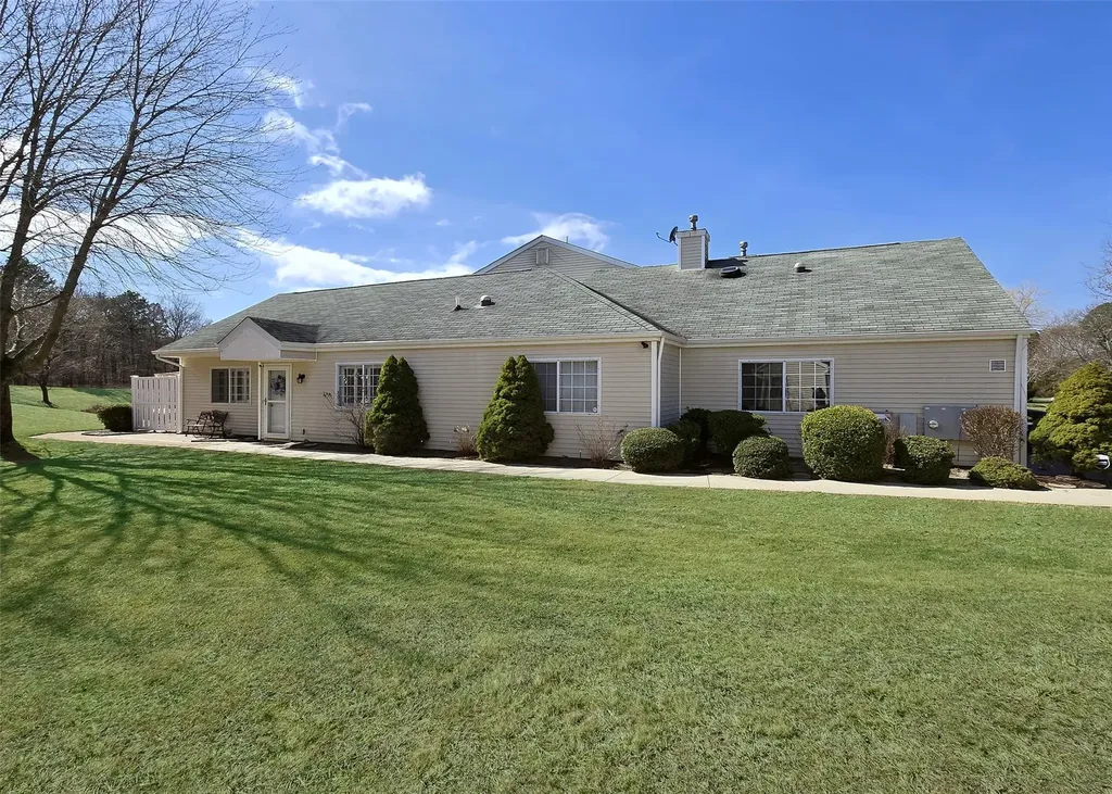 286 Ranch Circle Manorville NY 11949