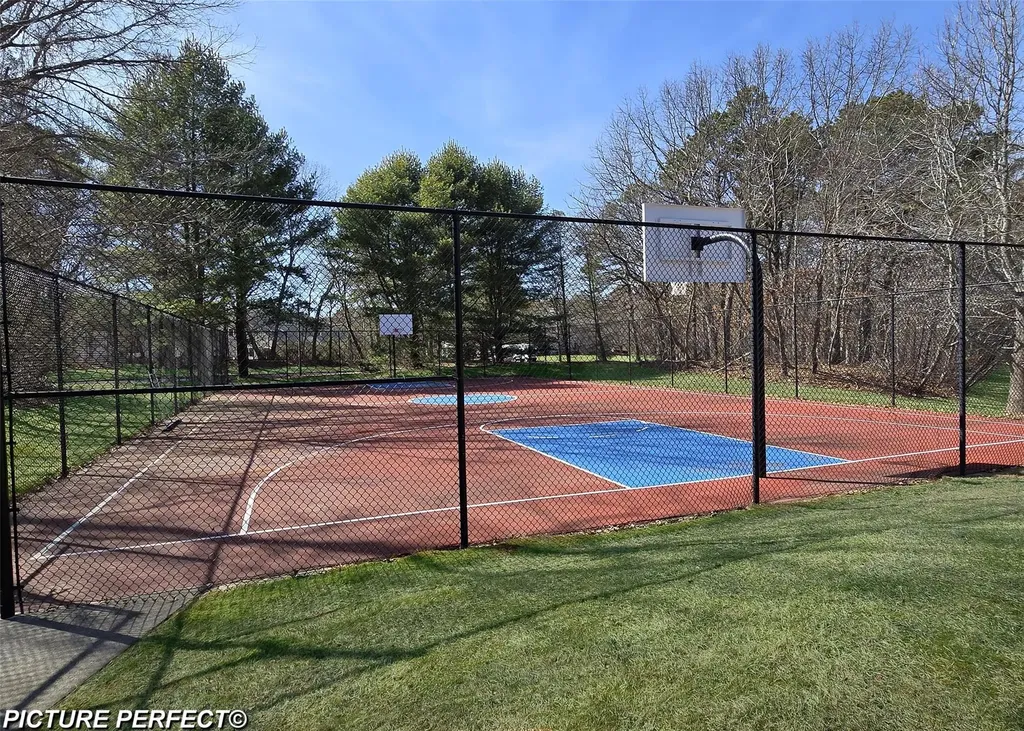 286 Ranch Circle Manorville NY 11949