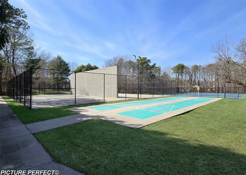 286 Ranch Circle Manorville NY 11949