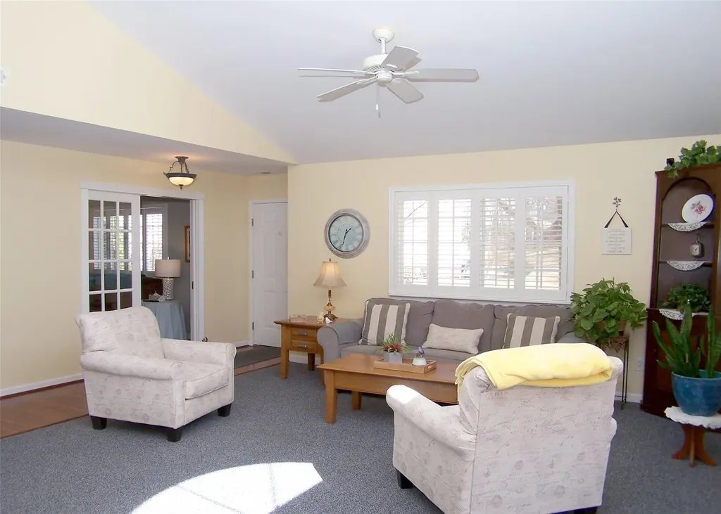 286 Ranch Circle Manorville NY 11949