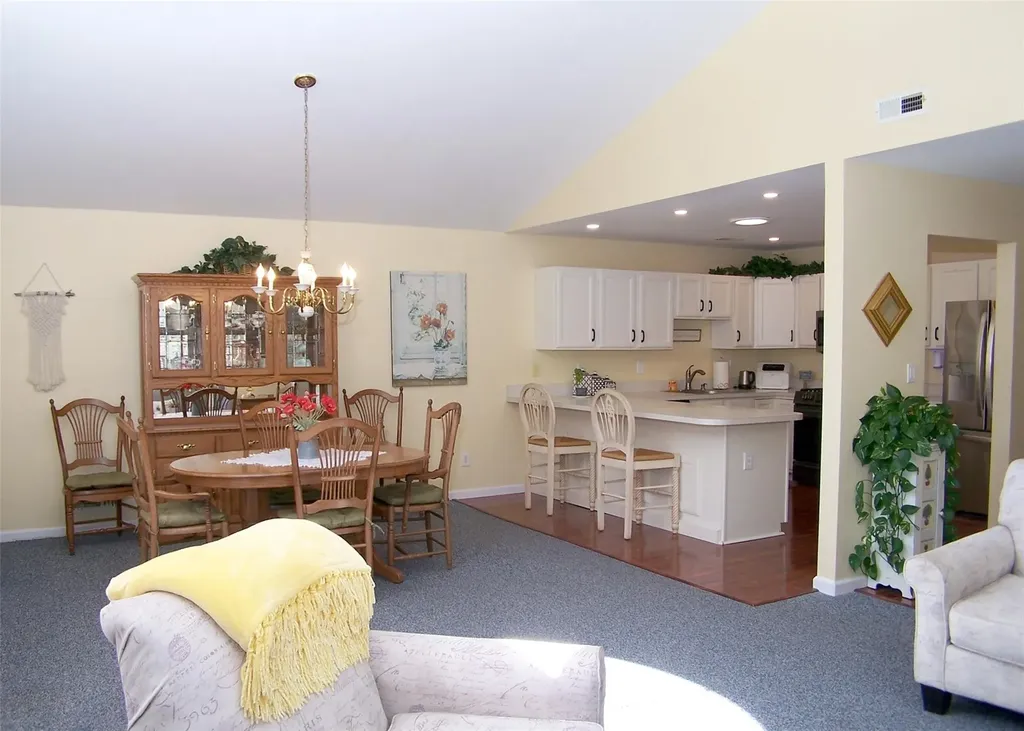 286 Ranch Circle Manorville NY 11949