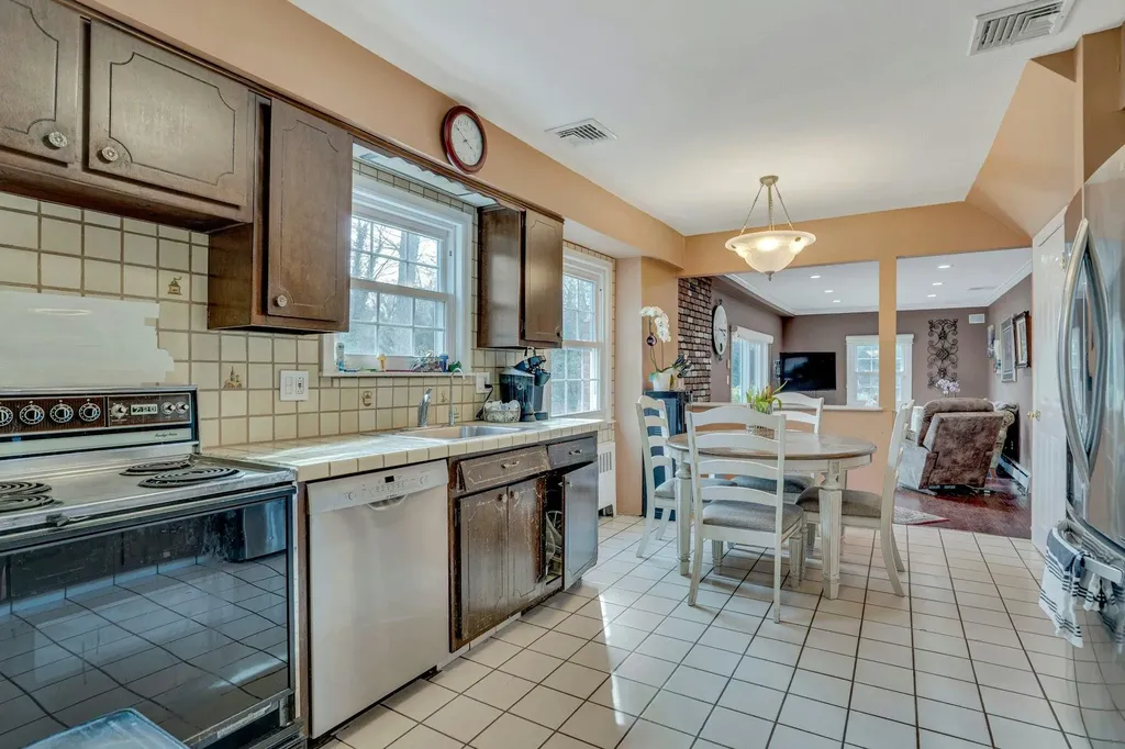 23 Parsons Drive Dix Hills NY 11746