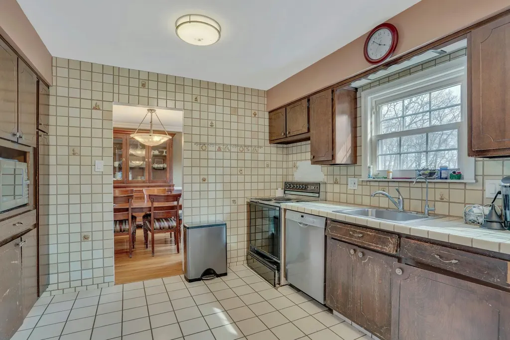23 Parsons Drive Dix Hills NY 11746