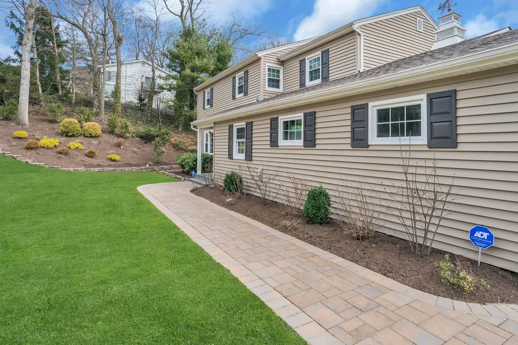 23 Parsons Drive Dix Hills NY 11746